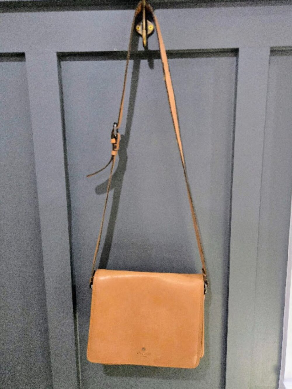Wild West Los Angeles Tan Leather Crossbody Bag–Multi-Pocket Vintage Thrift Find